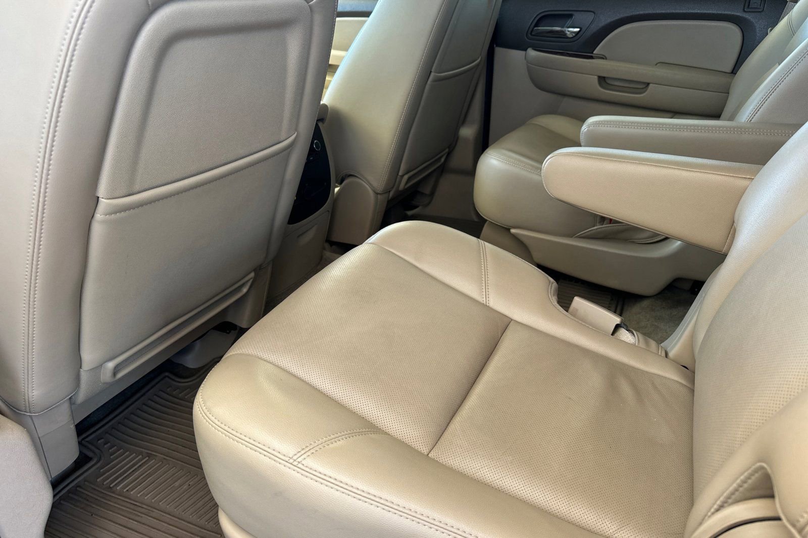 Used 2013 Chevrolet Tahoe LTZ image 12