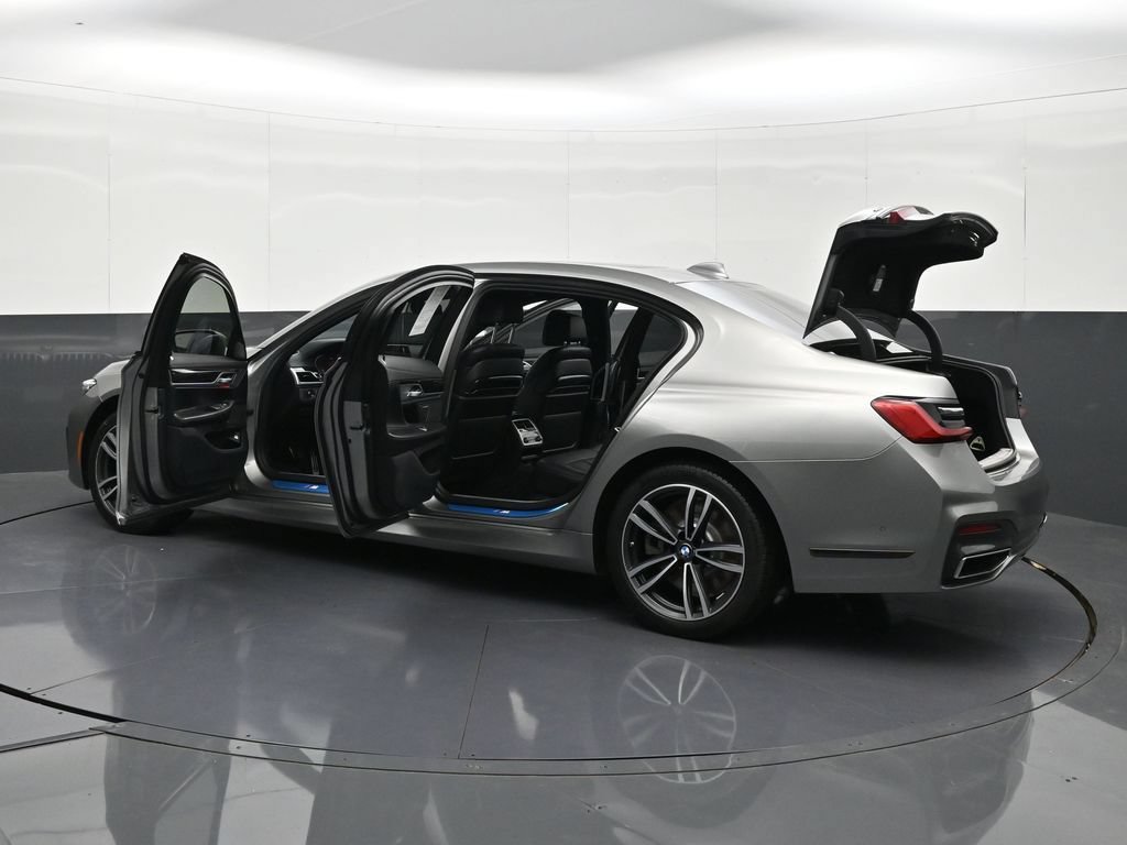 Used 2022 BMW 750i xDrive w/ M Sport Package AWD/4WD image 43