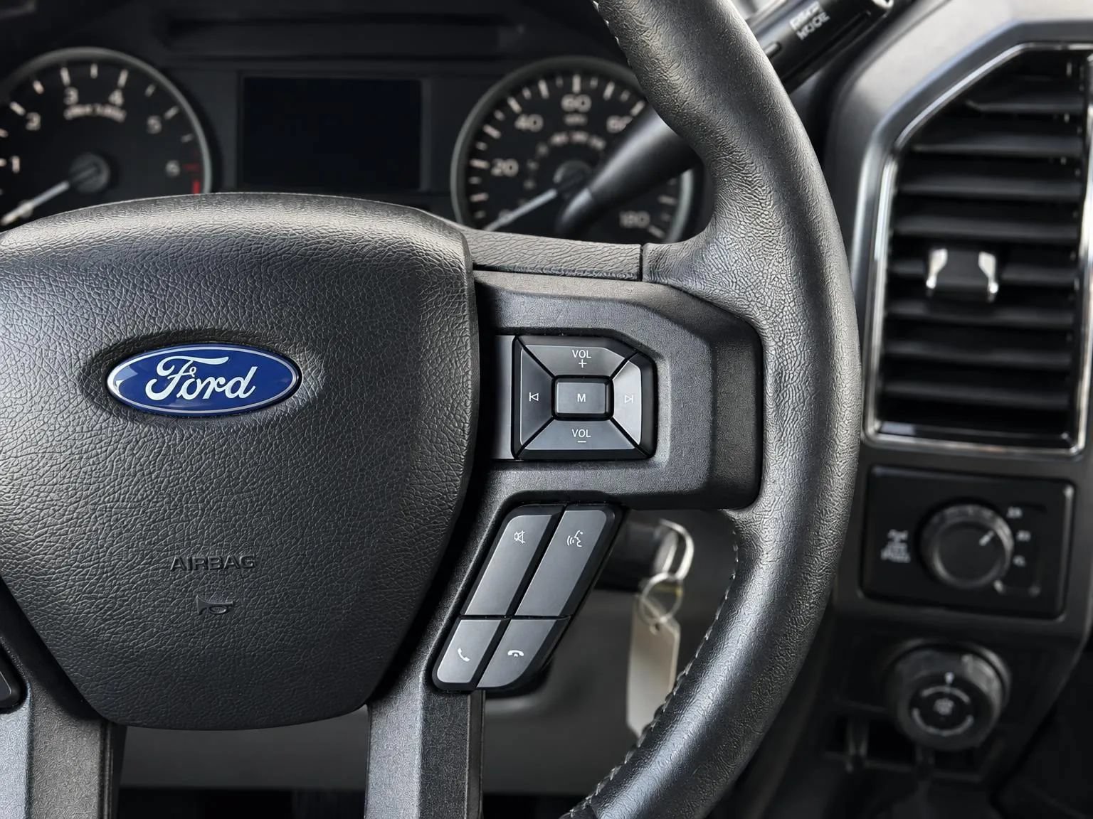 Used 2019 Ford F150 XLT w/ Equipment Group 302A Luxury AWD/4WD image 34