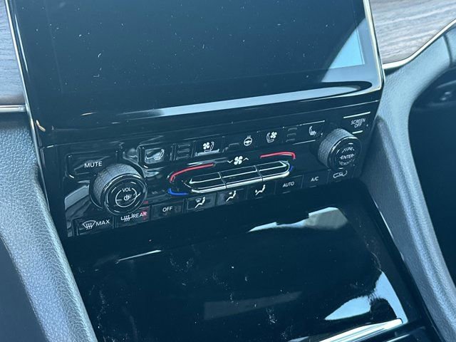 New 2025 Jeep Grand Cherokee Summit w/ Luxury Tech Group V image 27