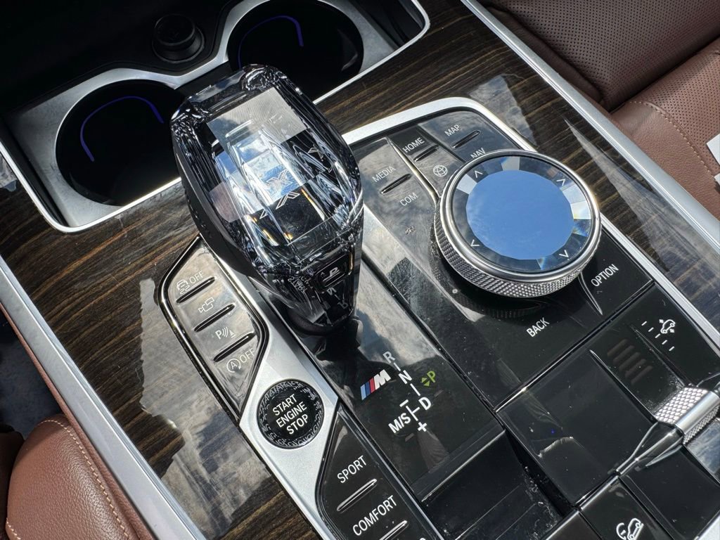 Used 2020 BMW X7 M50i w/ Executive Package image 32