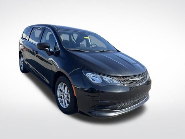 Used 2023 Chrysler Voyager LX FWD image 6