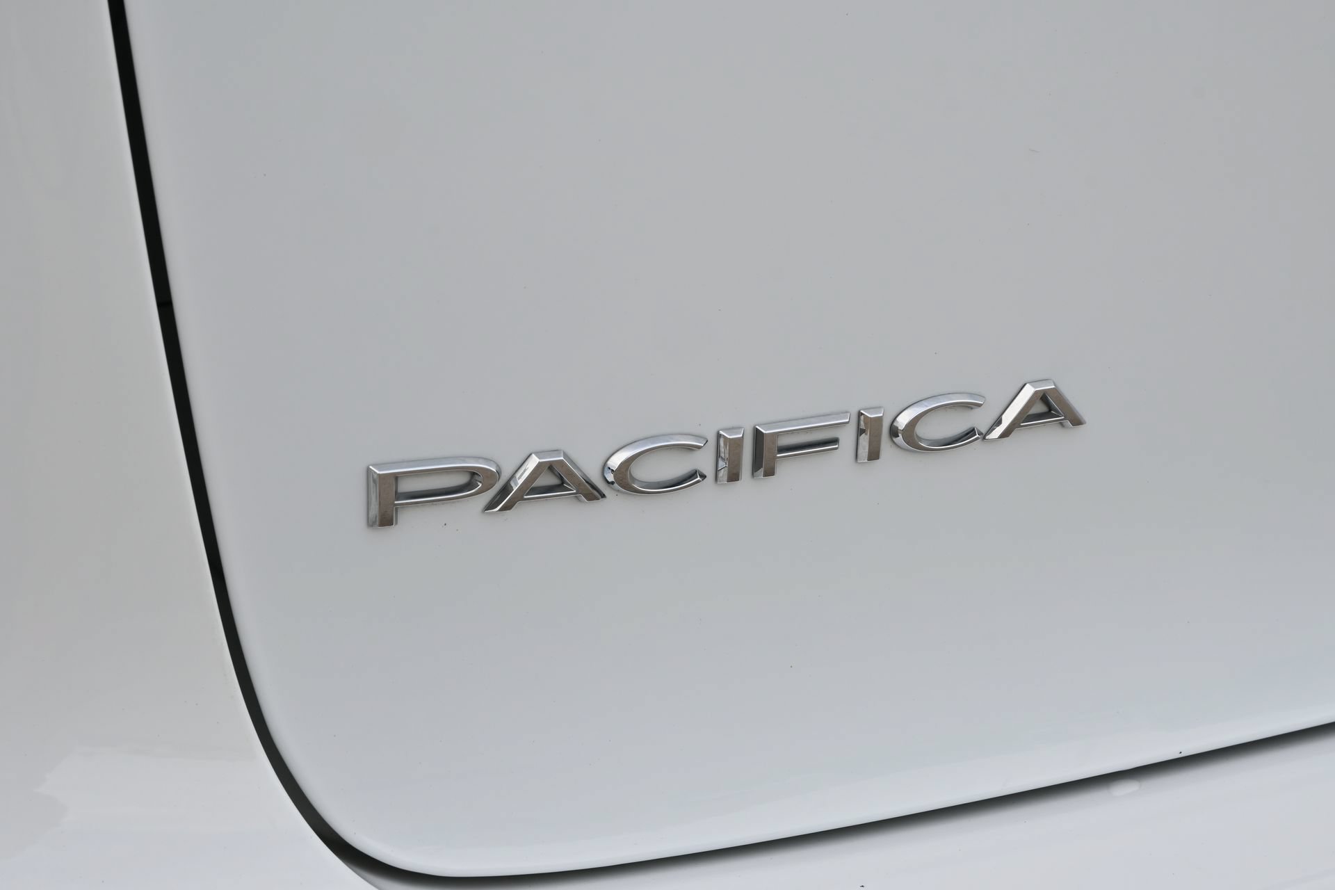 Used 2023 Chrysler Pacifica Touring-L FWD image 21