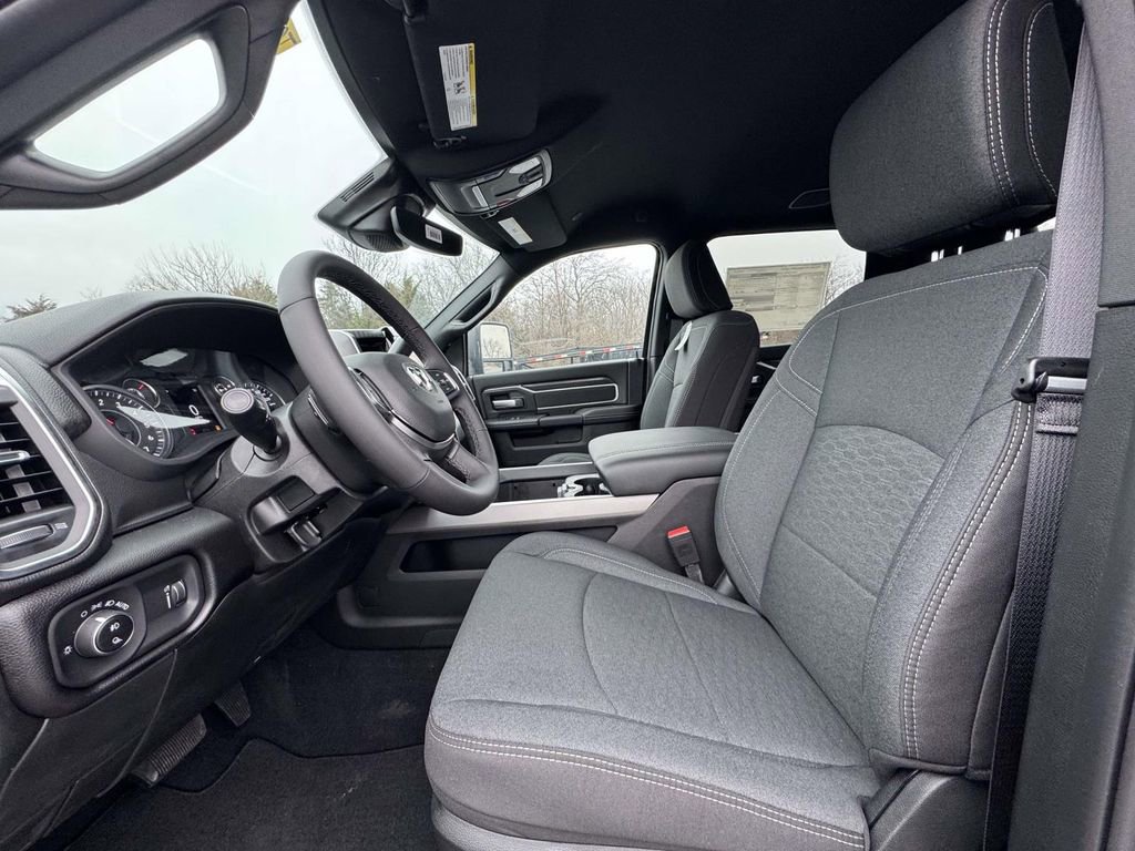 New 2026 RAM 2500 Big Horn AWD/4WD image 13