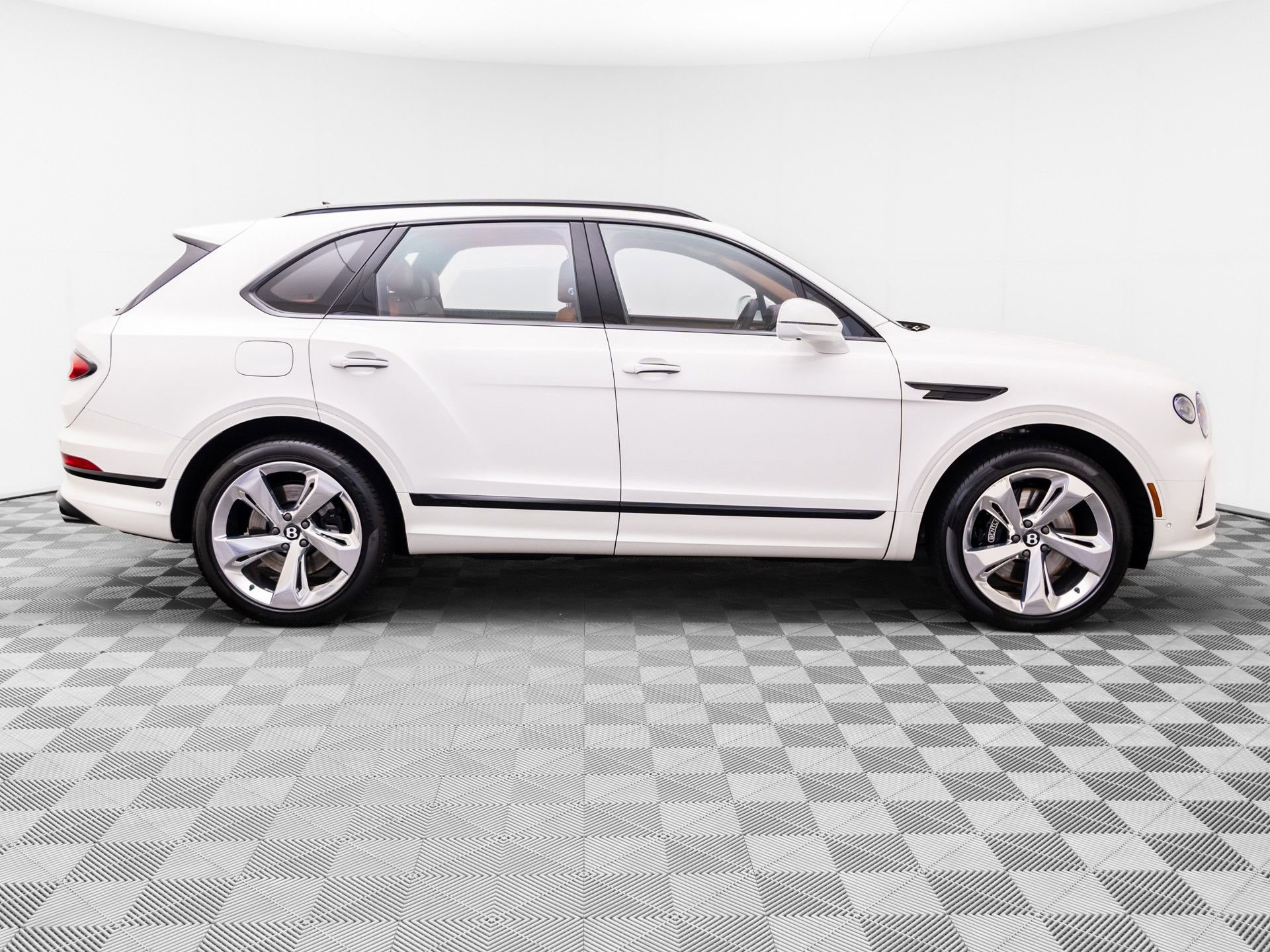 Used 2024 Bentley Bentayga AWD/4WD image 6