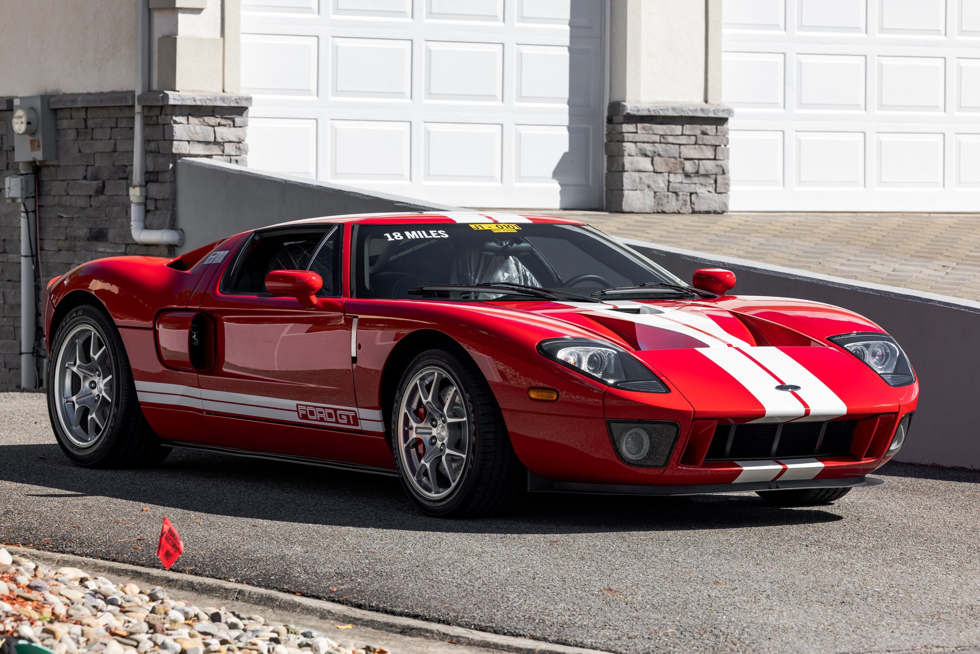 Used 2006 Ford GT RWD image 4