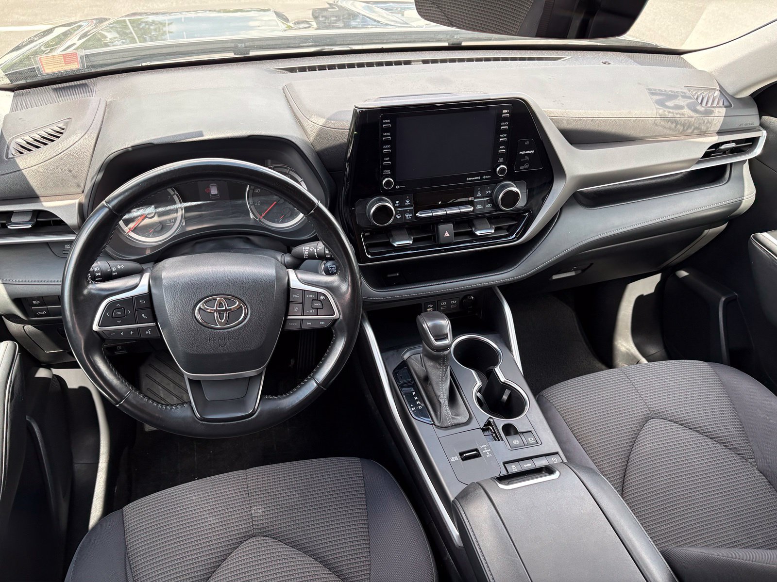 Used 2022 Toyota Highlander LE FWD image 13