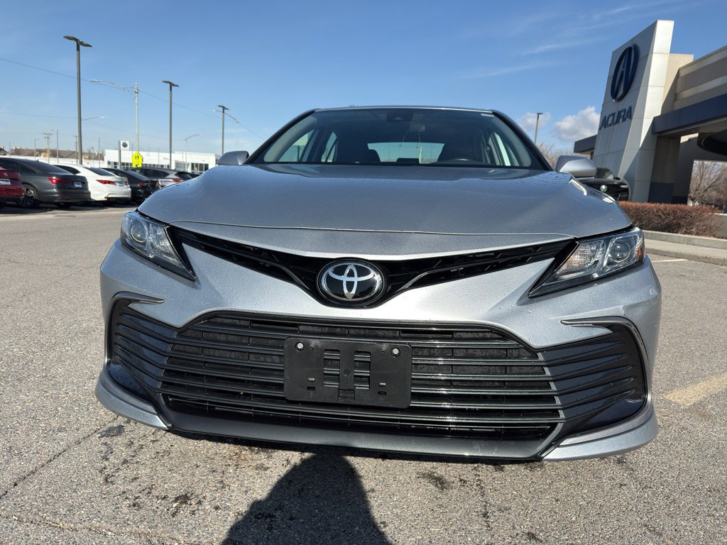 Used 2022 Toyota Camry LE image 2