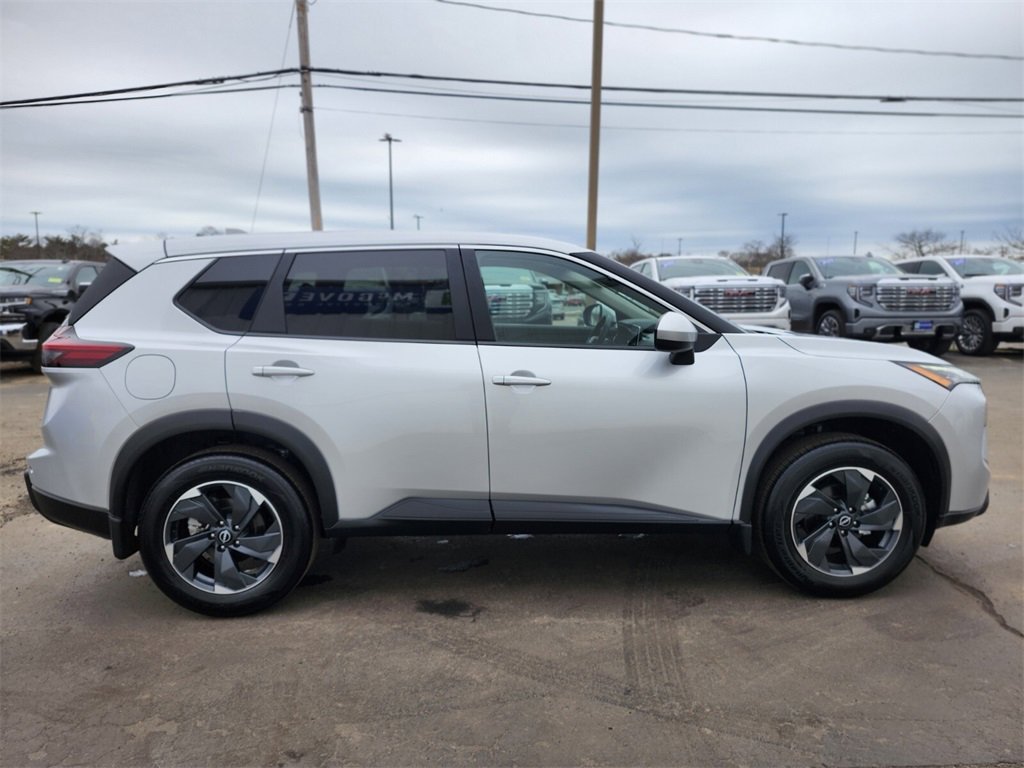Used 2025 Nissan Rogue SV image 6