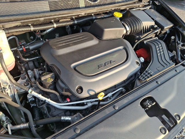 Used 2023 Chrysler Pacifica Touring-L FWD image 28