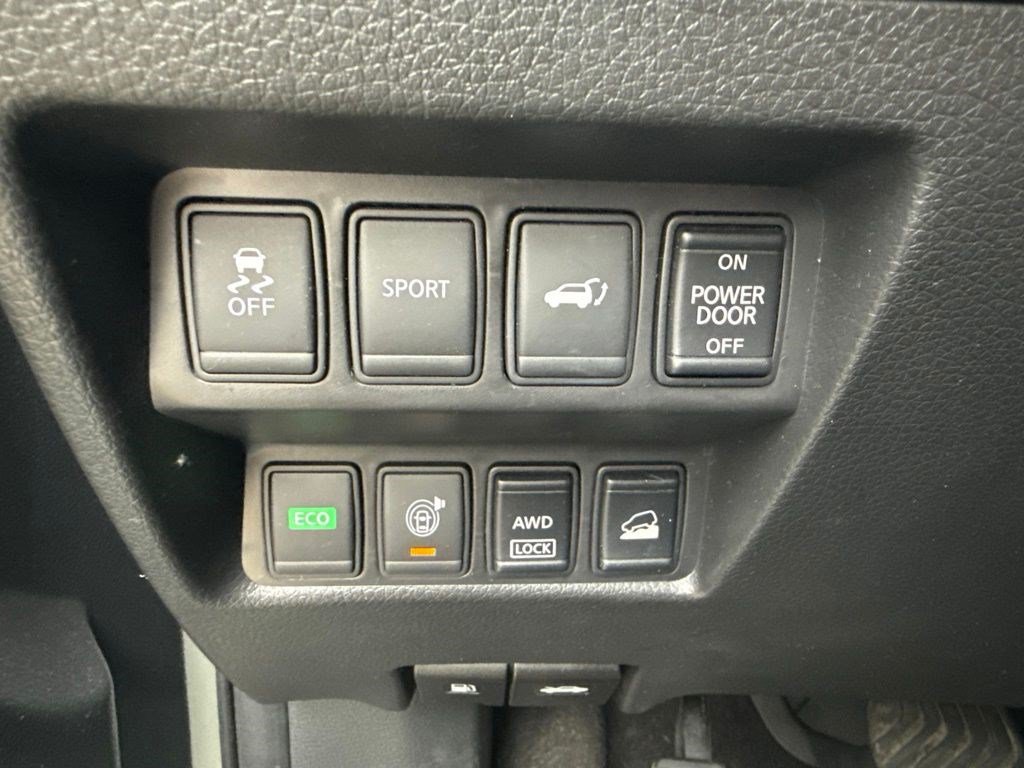 Used 2016 Nissan Rogue SV w/ SV Premium Package AWD/4WD image 12
