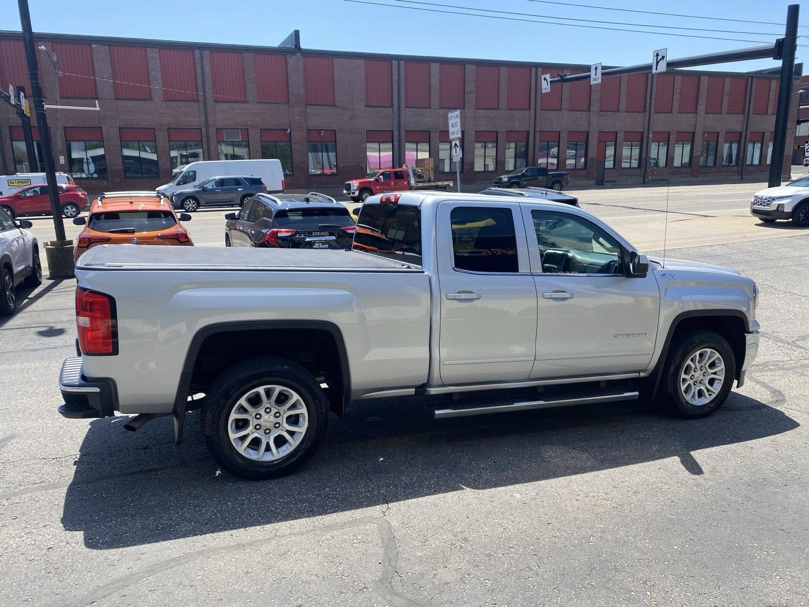 Used 2019 GMC Sierra 1500 SLE w/ SLE Value Package AWD/4WD image 9