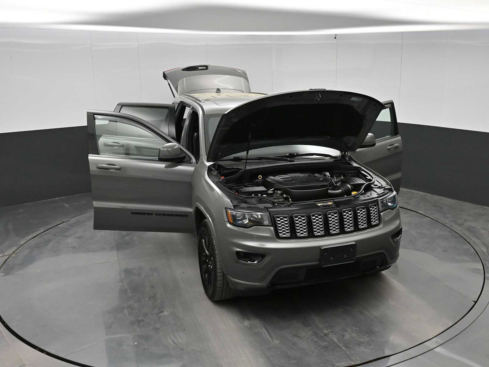 Used 2019 Jeep Grand Cherokee Altitude image 40