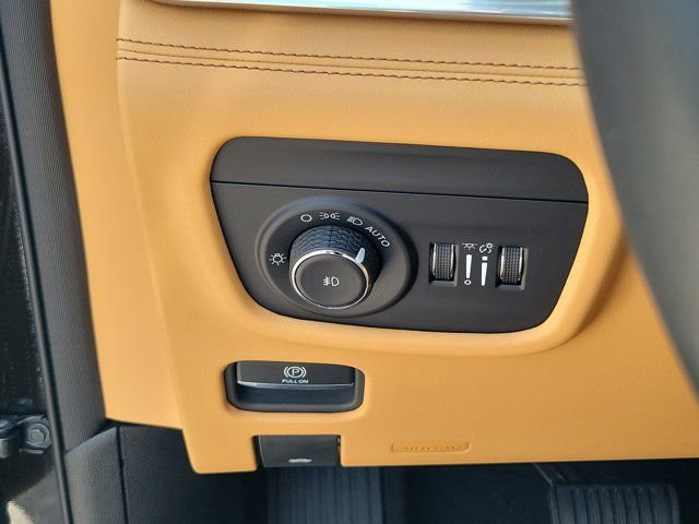 Used 2024 Jeep Grand Cherokee L Summit AWD/4WD image 23