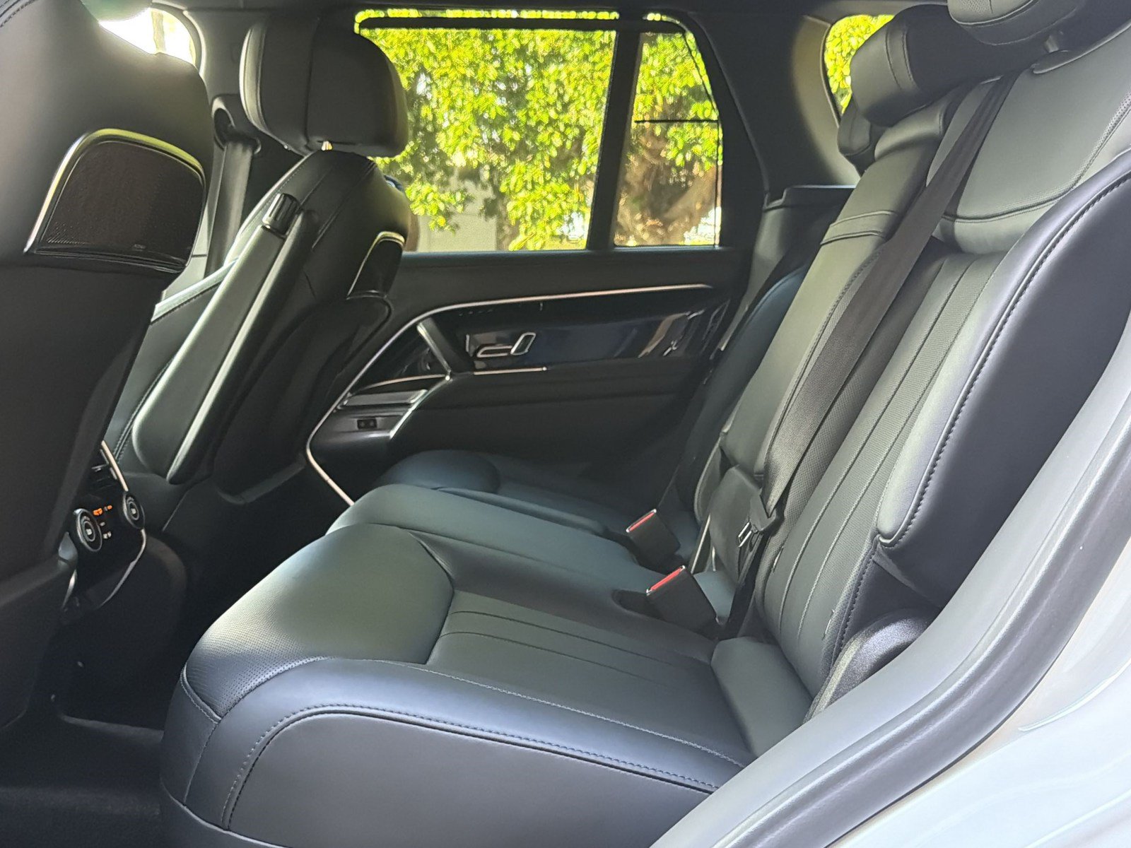 Certified 2025 Land Rover Range Rover Autobiography AWD/4WD image 27