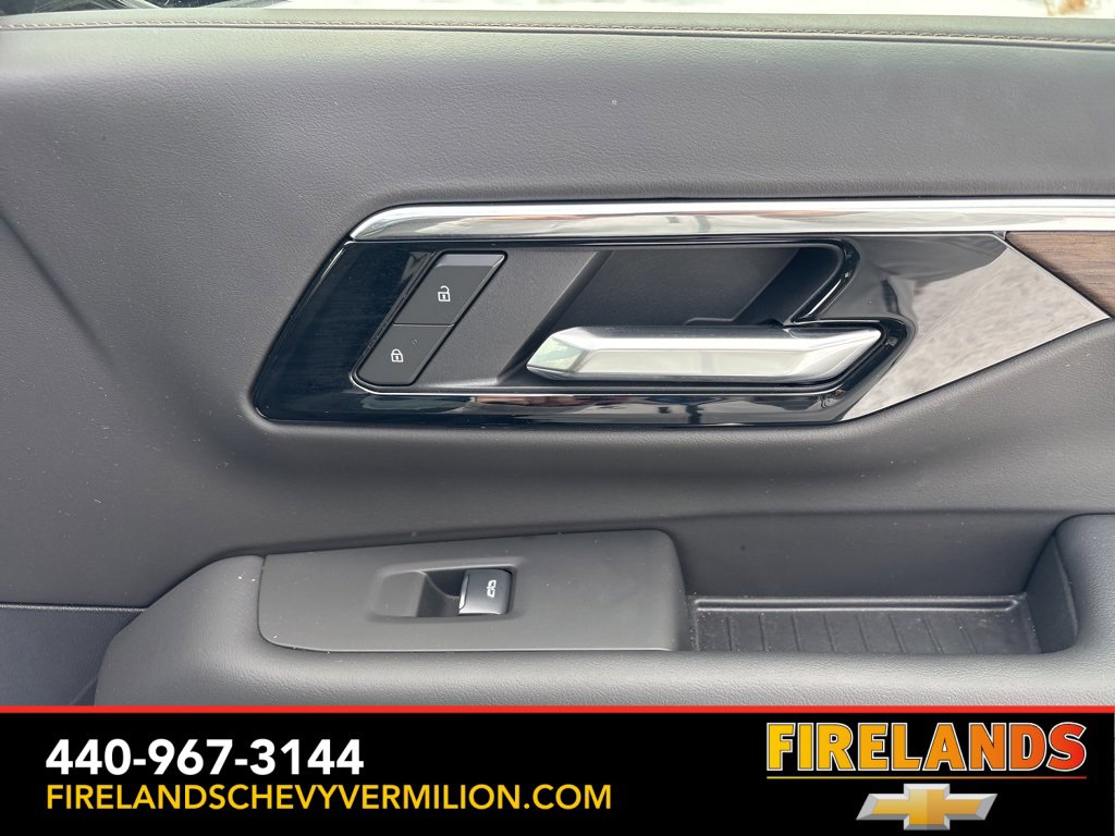 Used 2025 Chevrolet Suburban High Country image 37