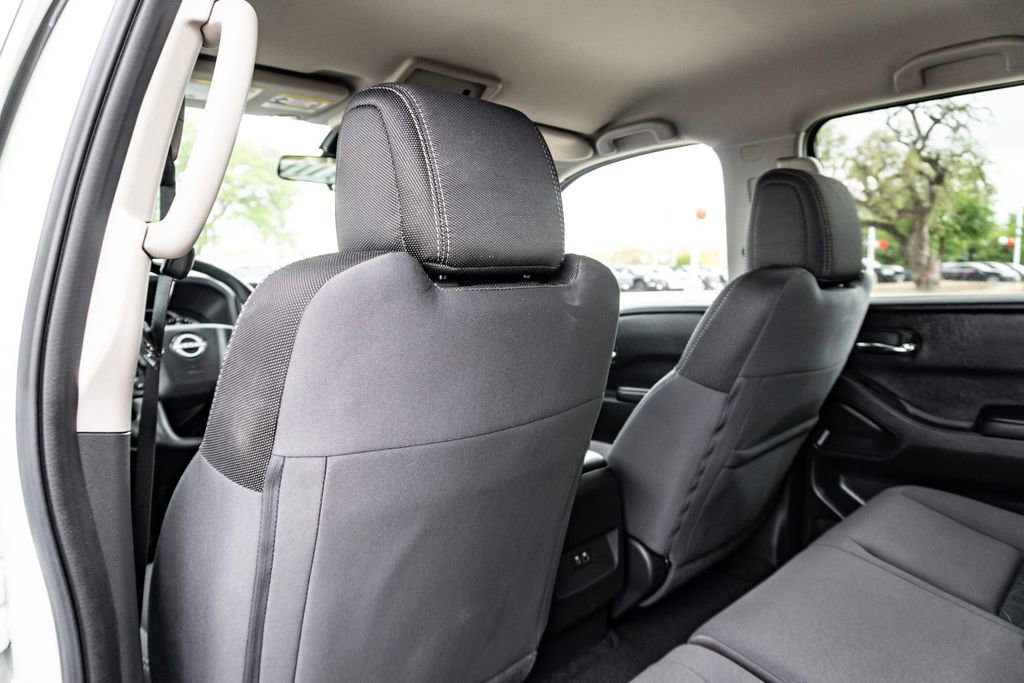 Used 2025 Nissan Frontier SV RWD image 28