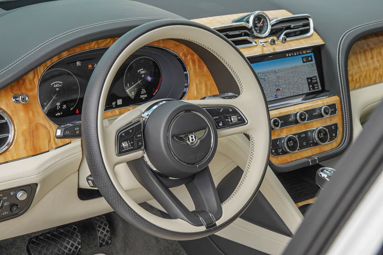 Certified 2023 Bentley Bentayga AWD/4WD image 18