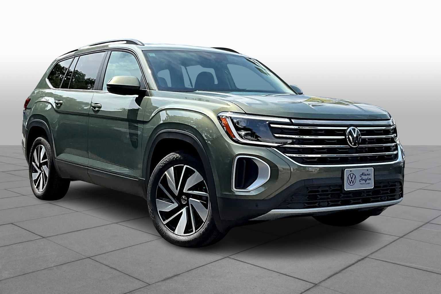 New 2026 Volkswagen Atlas SE image 2