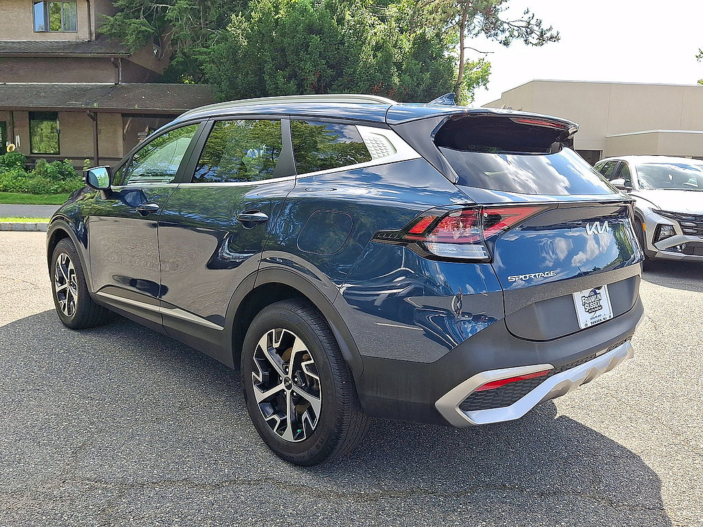 Used 2023 Kia Sportage EX AWD/4WD image 22