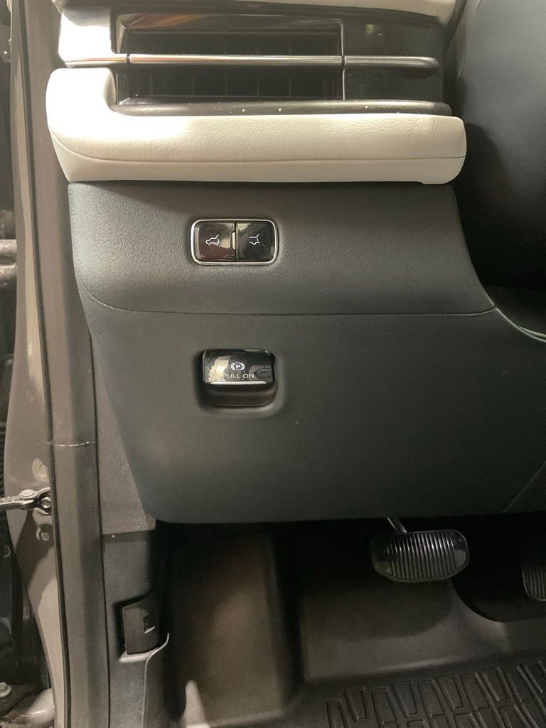 Used 2025 Lincoln Navigator L Black Label w/ Black Label Special Edition image 8