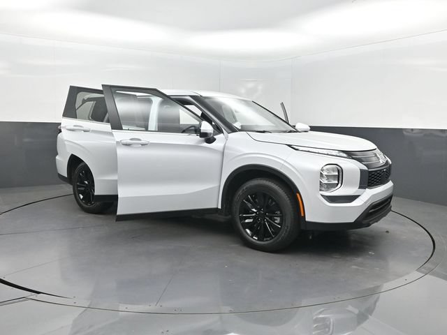 New 2026 Mitsubishi Outlander ES FWD image 32