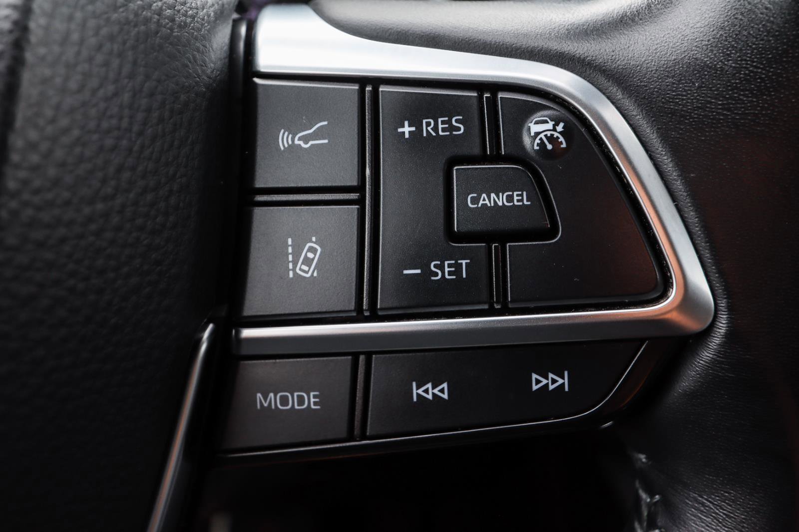 Used 2020 Toyota Highlander XLE image 17