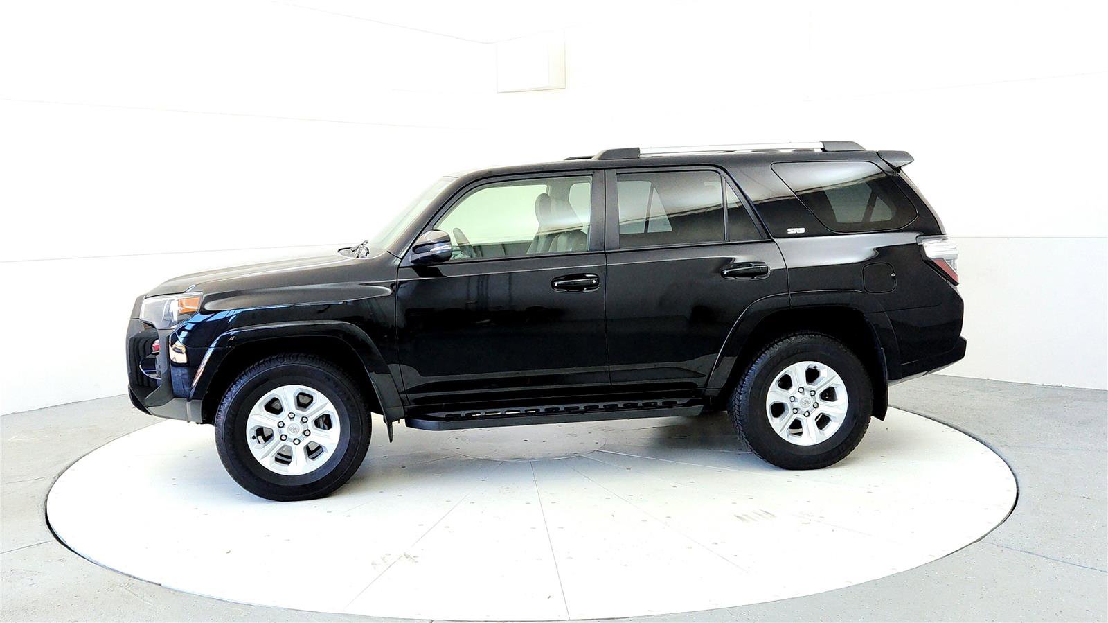Certified 2023 Toyota 4Runner SR5 Premium w/ Moonroof Package AWD/4WD image 3
