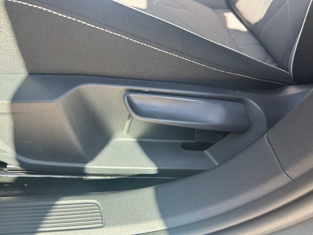 Used 2025 Volkswagen Jetta Sport image 50