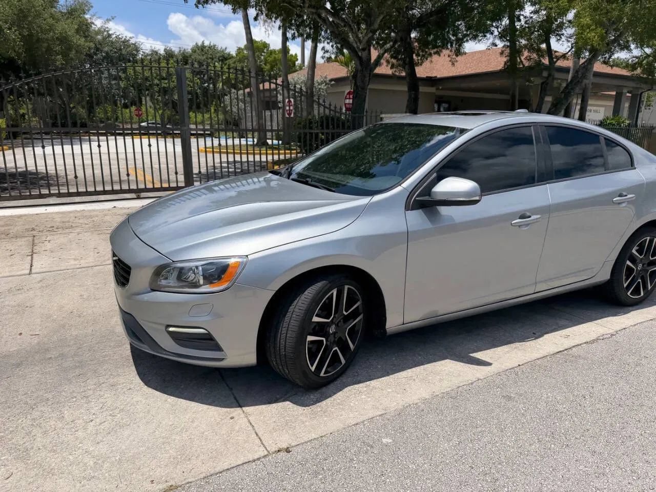 Used 2017 Volvo S60 T5 Dynamic FWD image 3