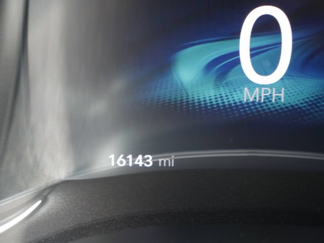 Used 2025 Chrysler Pacifica Pinnacle FWD image 20
