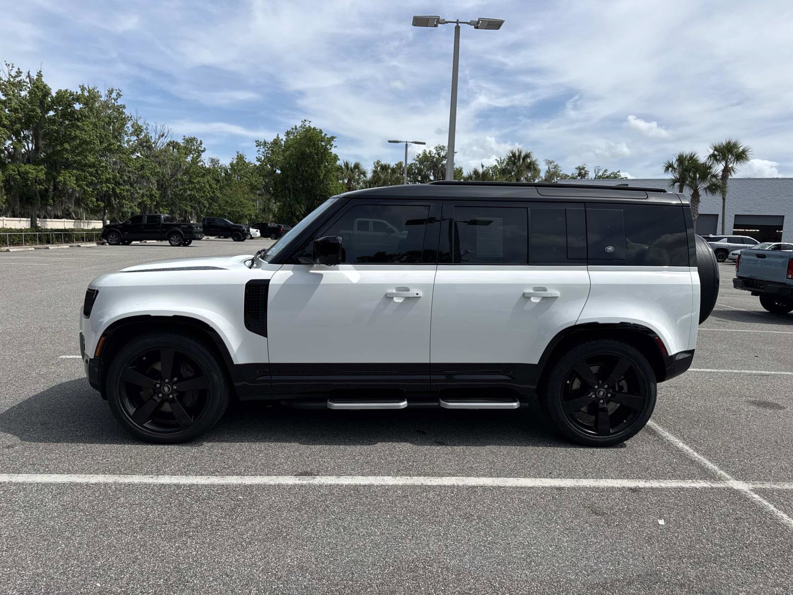 Used 2023 Land Rover Defender 110 X-Dynamic SE AWD/4WD image 8