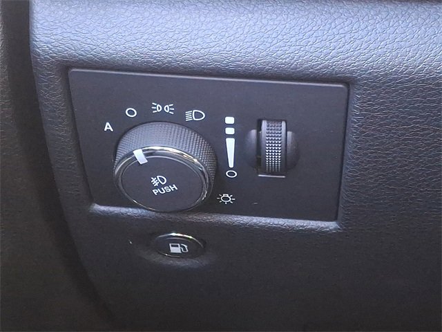 Used 2016 Jeep Grand Cherokee Limited image 24