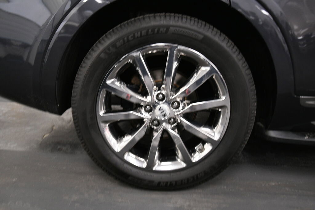 Used 2017 Kia Sorento SX image 35