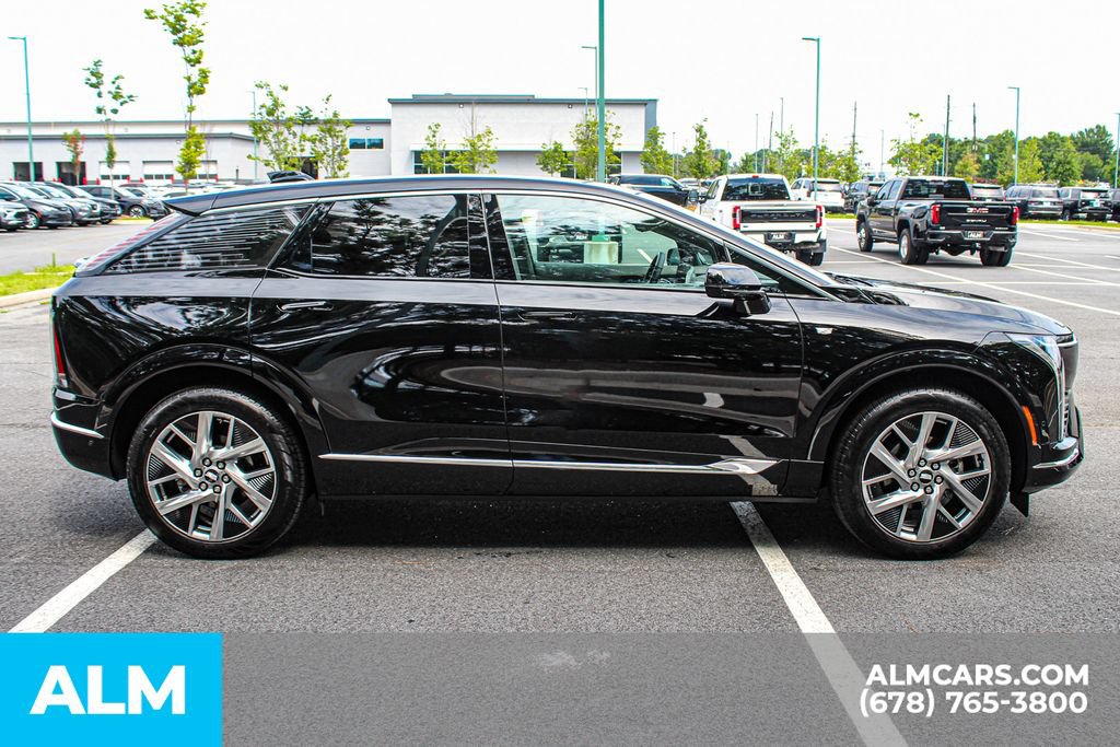Used 2026 Cadillac Optiq Luxury 2 AWD/4WD image 9