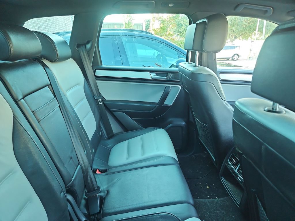 Used 2017 Volkswagen Touareg Wolfsburg Edition AWD/4WD image 9
