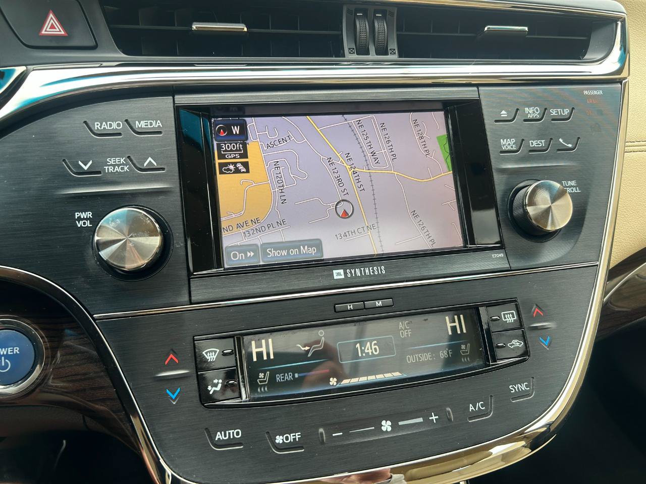 Used 2014 Toyota Avalon Limited FWD image 18