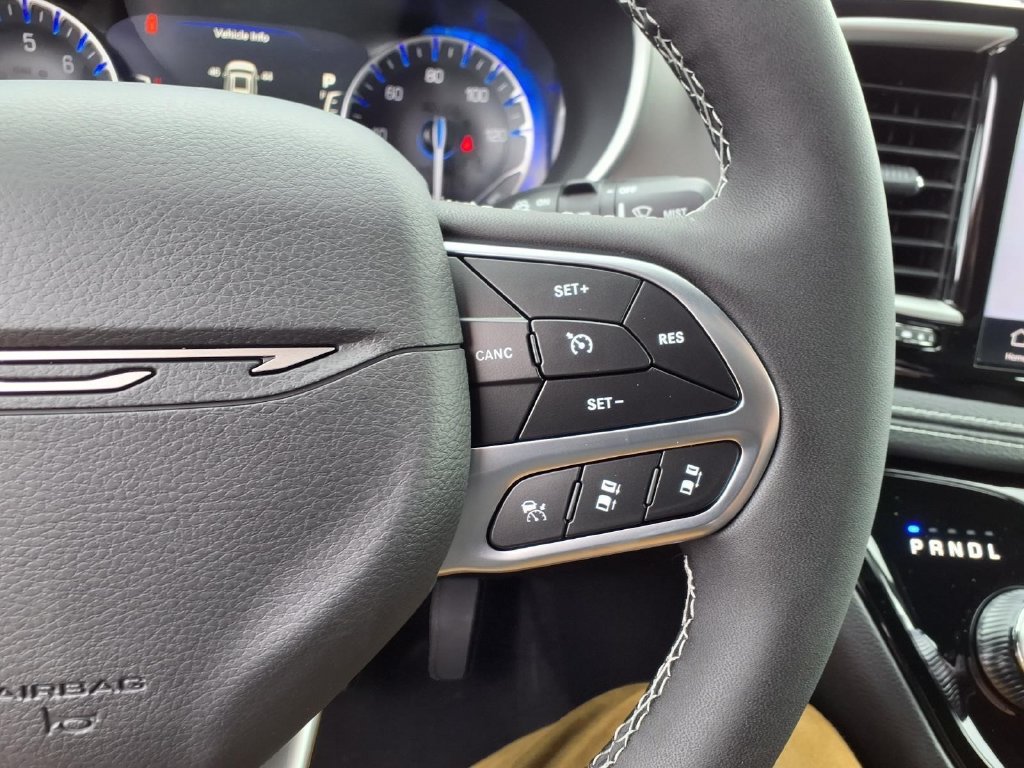 New 2027 Chrysler Pacifica Select FWD image 13