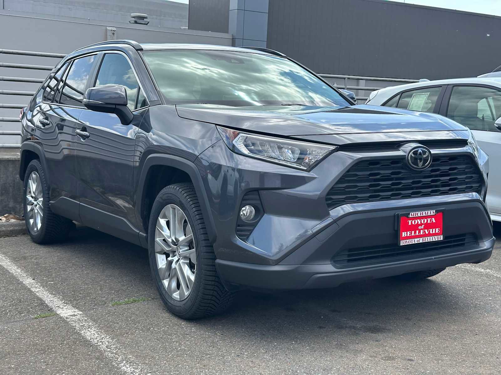 Used 2019 Toyota RAV4 XLE Premium w/ Cold Weather Package AWD/4WD image 3