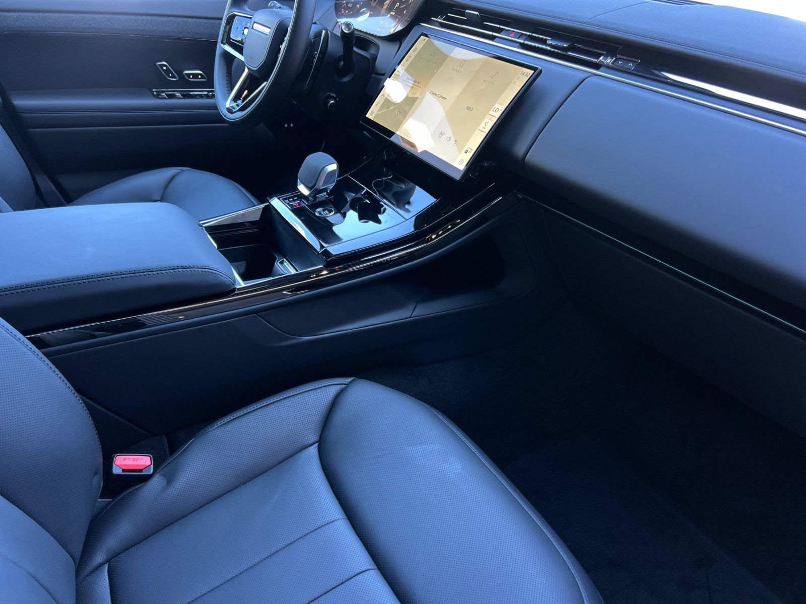 New 2026 Land Rover Range Rover Sport Dynamic SE AWD/4WD image 16