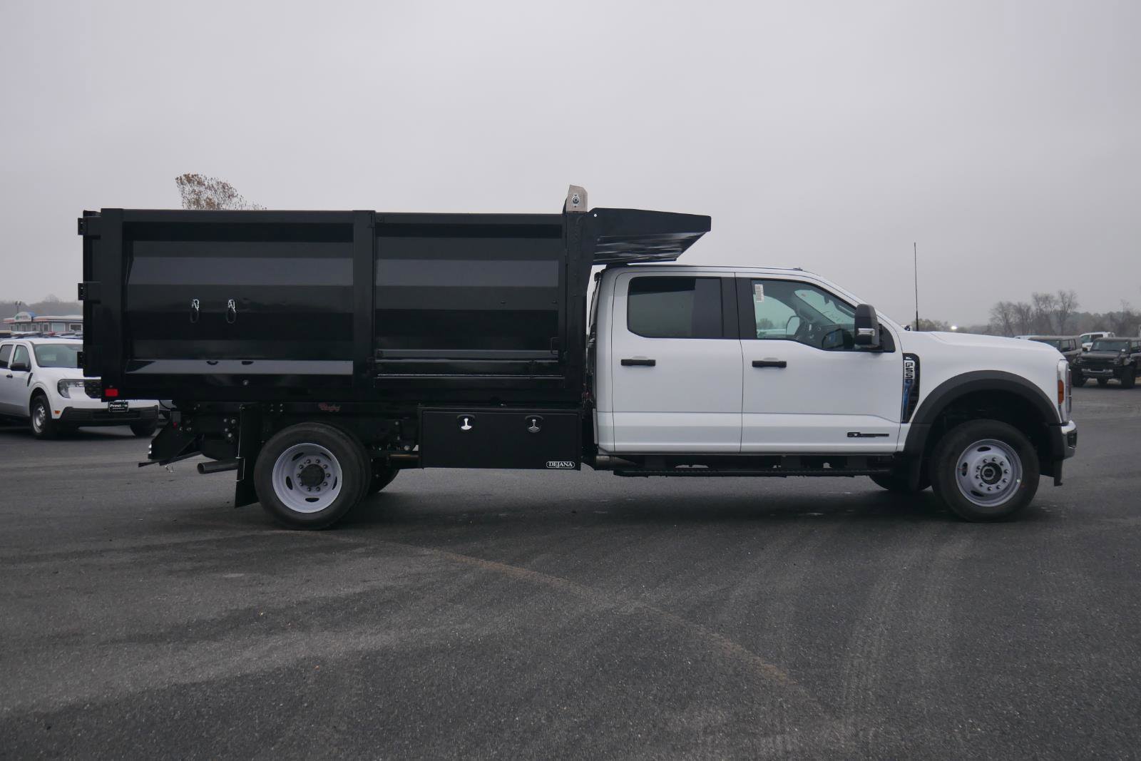 New 2026 Ford F550 4x4 Crew Cab image 5
