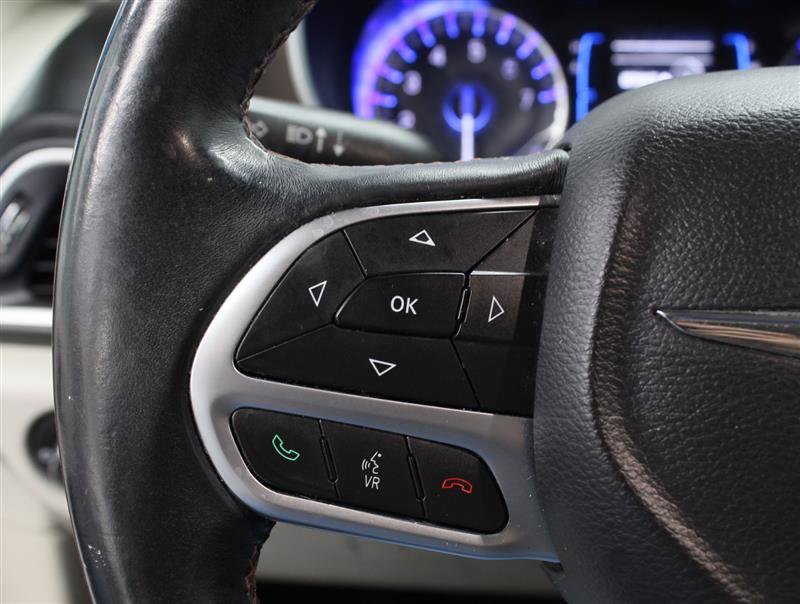 Used 2017 Chrysler Pacifica Touring-L image 11