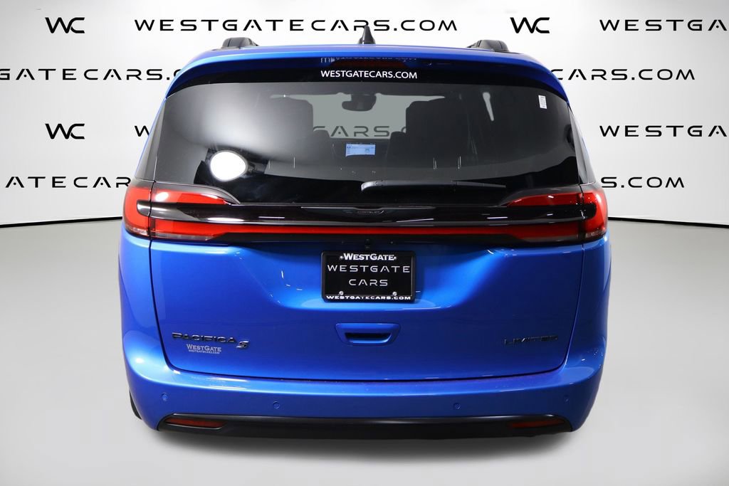 New 2026 Chrysler Pacifica Limited w/ Uconnect Theater Family Group image 4