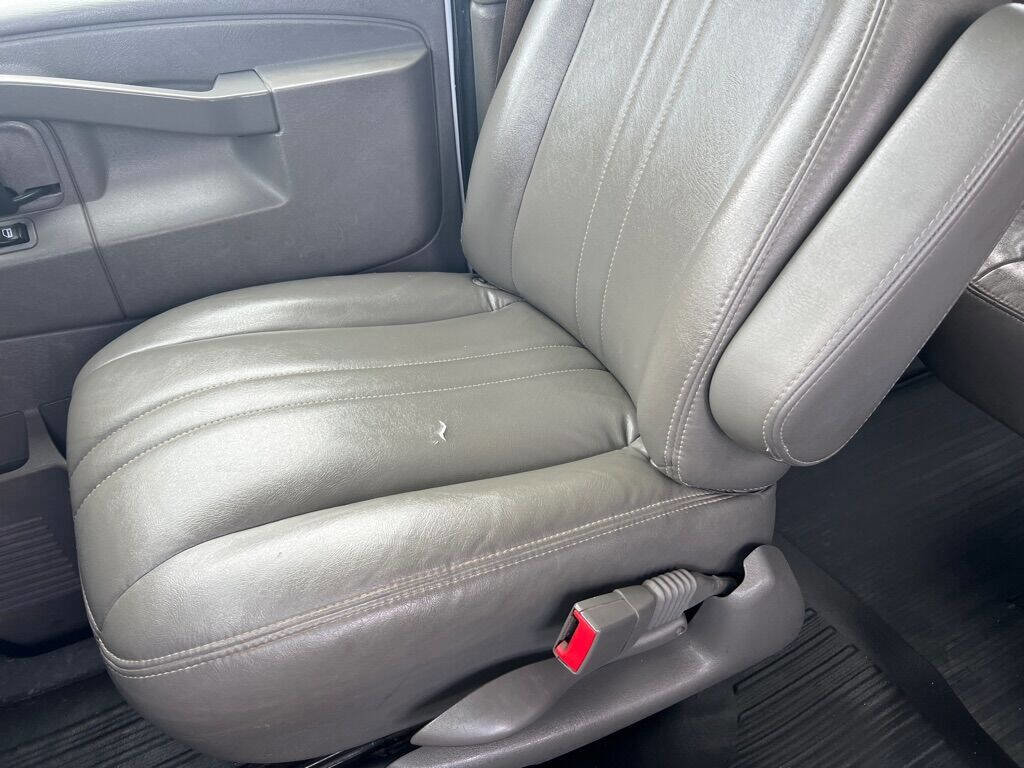 Used 2019 Chevrolet Express 3500 LS RWD image 21