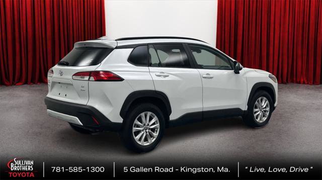 Certified 2022 Toyota Corolla Cross LE image 5