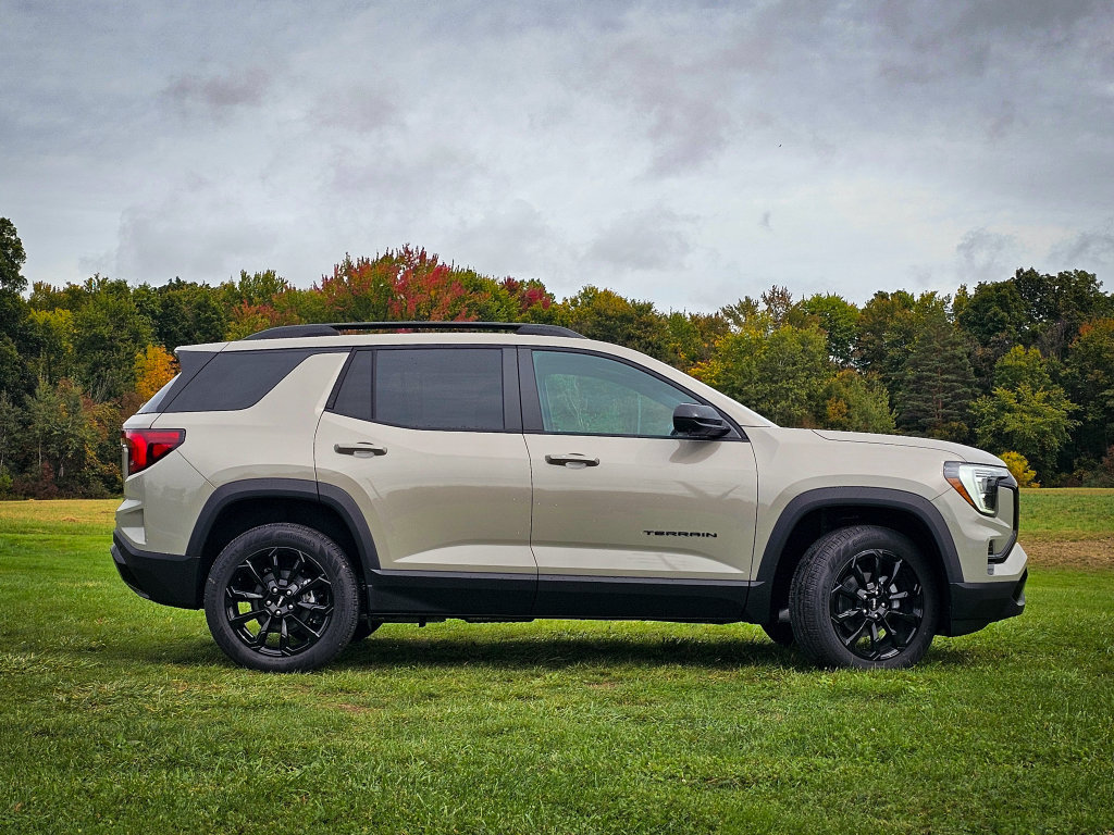 New 2027 GMC Terrain Elevation w/ Elevation Premium Package AWD/4WD image 2