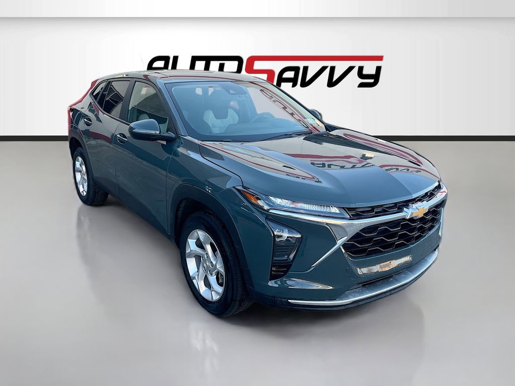 Used 2025 Chevrolet Trax LS w/ LS Convenience Package