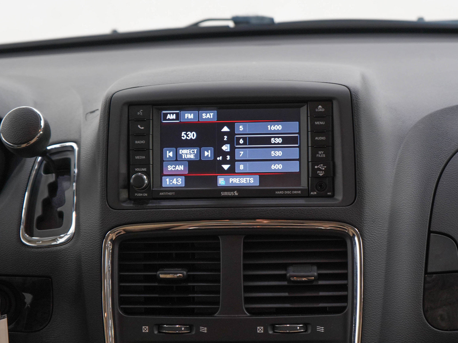Used 2015 Dodge Grand Caravan SXT FWD image 16