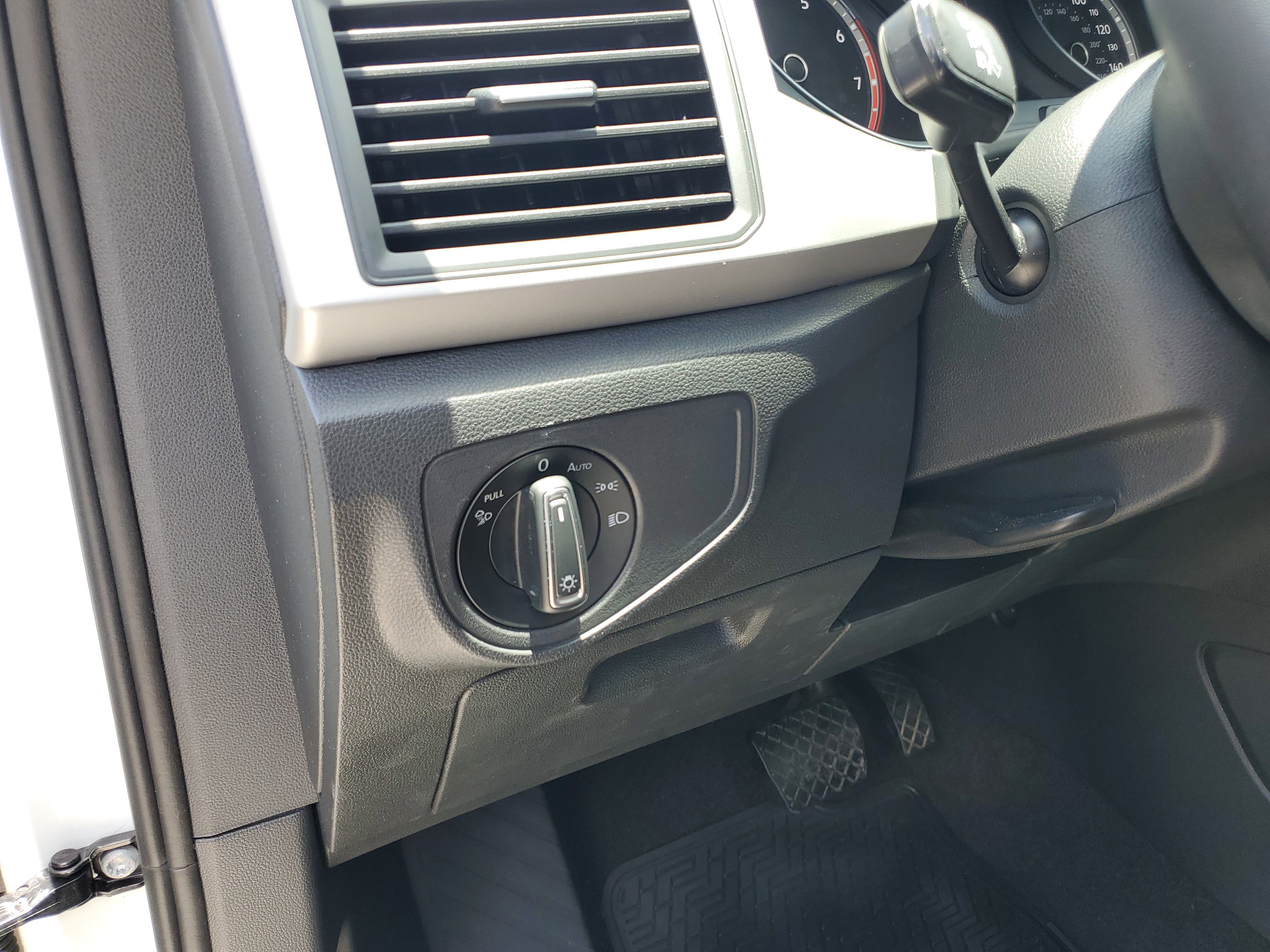 Used 2021 Volkswagen Atlas SE w/ Panoramic Sunroof Package image 16