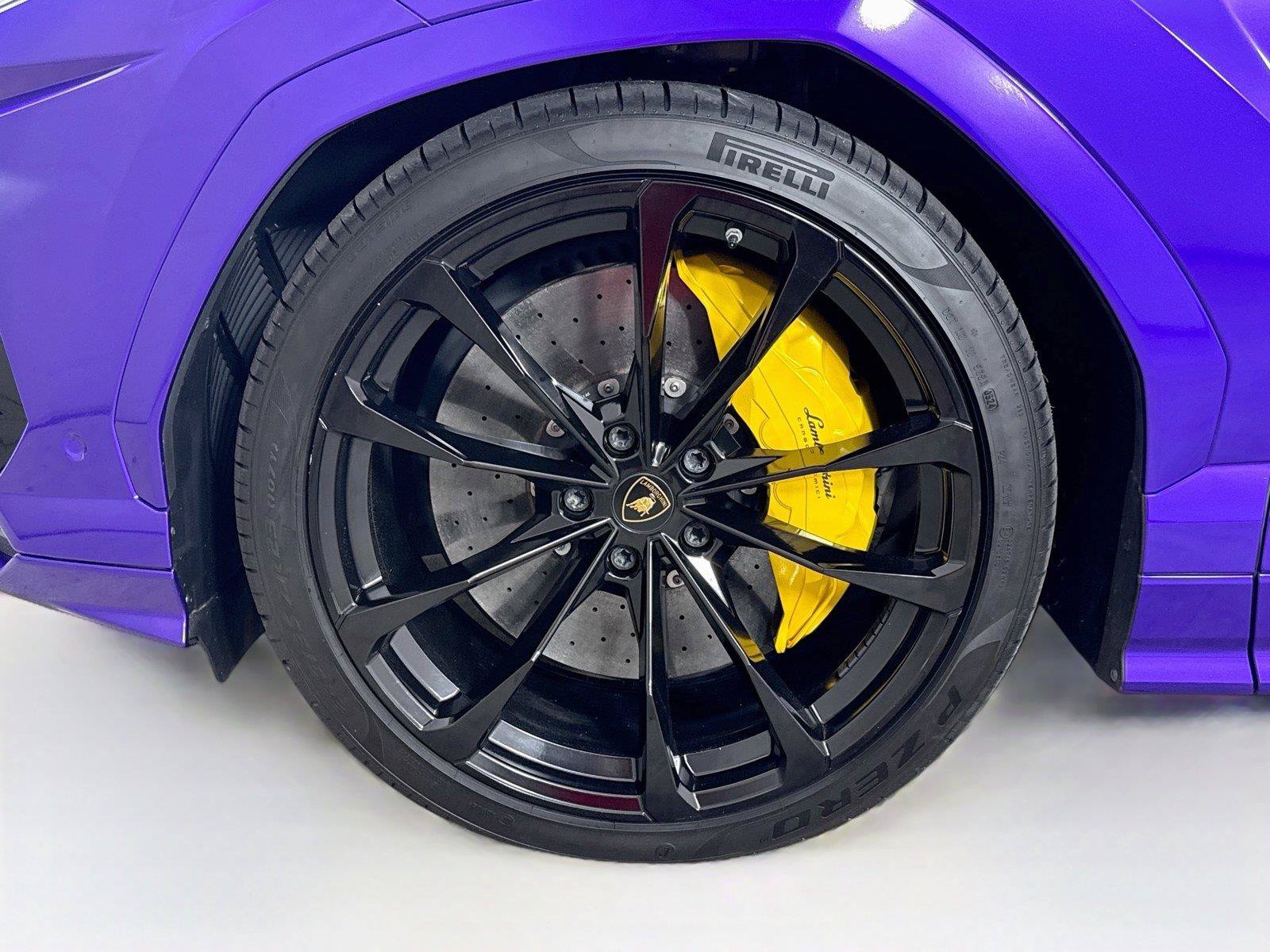 Used 2020 Lamborghini Urus AWD/4WD image 34